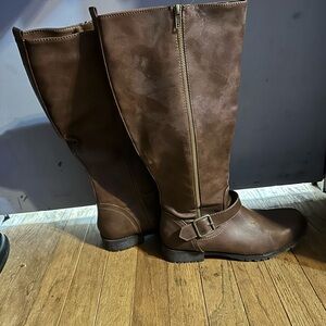 Women’s dress boots